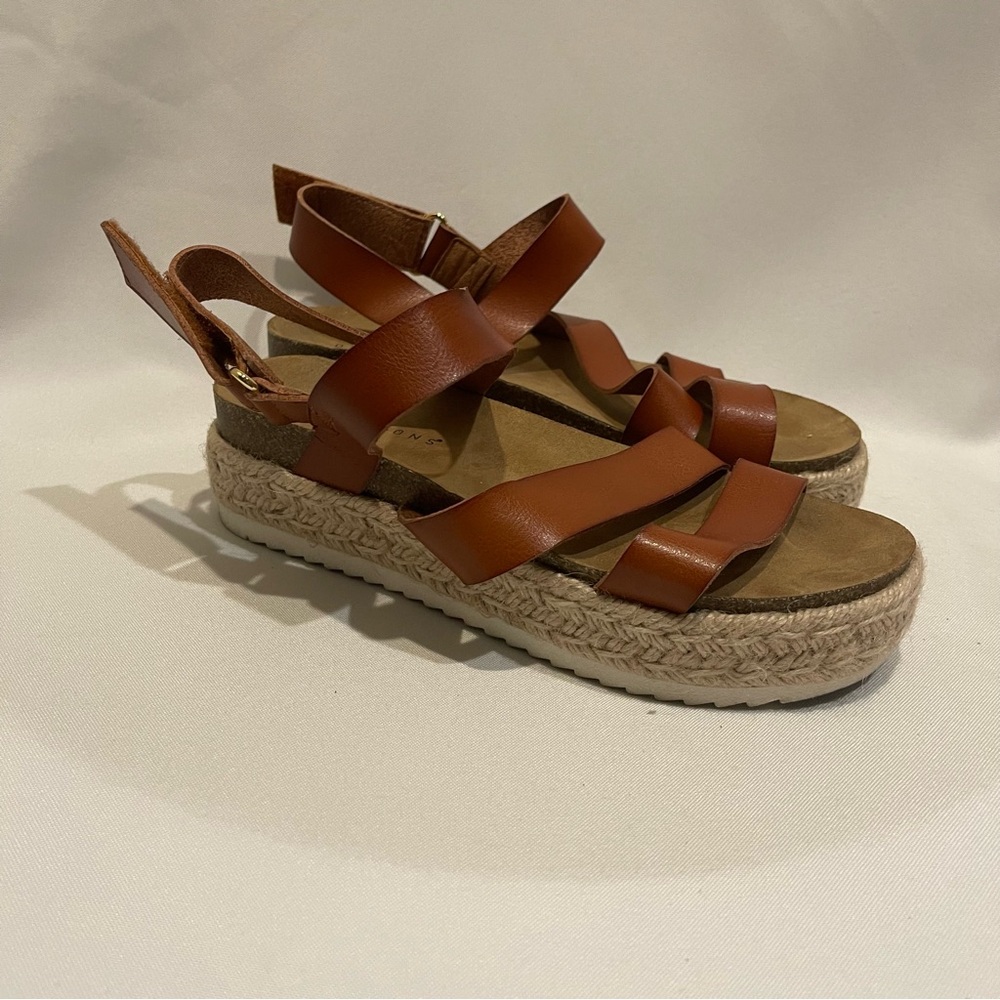 New‎ Directions size 7 1/2 Agnes platform sandals
